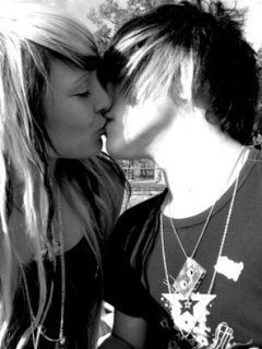 emo kiss v3ue3c66