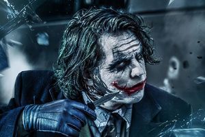 joker with knife